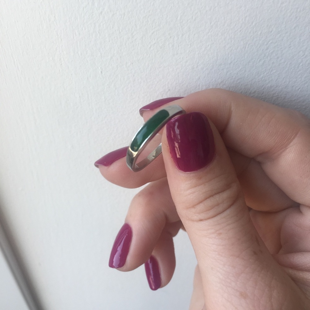 Simple jade and silver ring. Size 8.5 ❇️